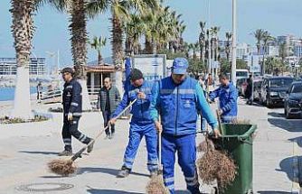 Turizm kenti Kuşadası, bayrama hazırlandı
