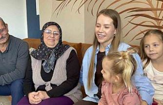 Türk eşinin babaannesine abdest aldırıp seccadesini serdi, 11 milyon izlenip gönüllerin gelini oldu