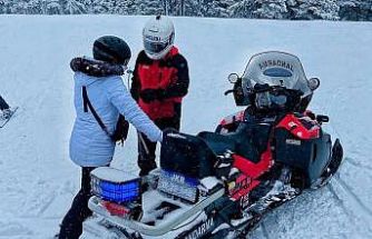 Uludağ’da jandarmadan kayakçılara yardım eli