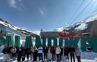 Üniversiteli gençler Erzurum’u gezdi