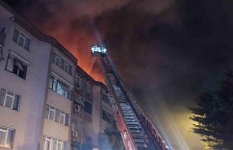 Üsküdar’da site içindeki binanın çatısında yangın paniği