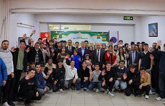 Vali Eldivan, Bayburt Fen Lisesi öğrencileriyle iftarda buluştu