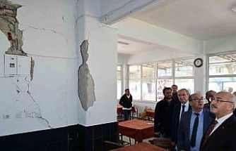 Vali Köşger, 5.1’lik depremin merkez üssü Buldan’da incelemelerde bulundu