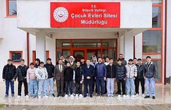 Vali Sözer bayramda çocuklar ve öğrencilerle buluştu