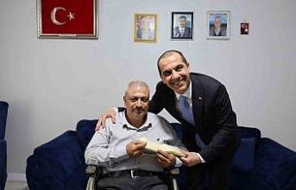 Vali Taşolar, Gazi Engenç’i ziyaret ederek bayramını tebrik etti