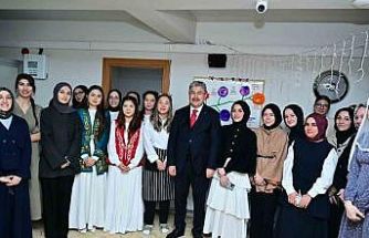 Vali Yılmaz, kız yurdunda kalan uluslararası öğrencilerle iftar yaptı