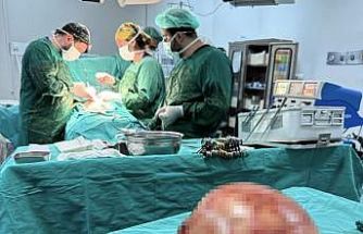 Van’da bir kadının karnından 35 santimetrelik dev kitle çıkarıldı
