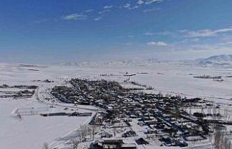 Van’da karla gelen güzellik: Yerleşim yerleri beyaz gelinliğini giydi