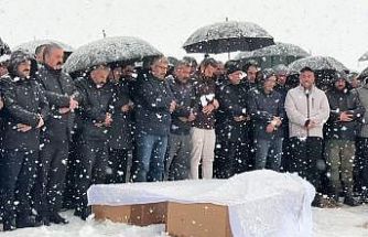 Van’daki kazada hayatını kaybeden aile yan yana defnedildi