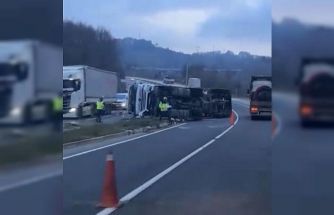 Virajı alamayan çimento tankeri devrildi: 1 yaralı