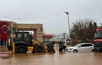 Viranşehir’de aşırı yağış sele neden oldu: 9 kişilik aile kurtarıldı