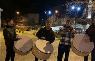 Yaklaşık bir asırdır sahura şarkılarla uyanıyorlar