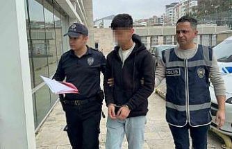 Yan bakma kavgası kanlı bitti: 17 yaşındaki çocuk boynundan bıçaklandı