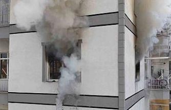 Yardım çağırmak için önce dışarı çıktı, çocuklarını kurtarmak için yanan eve yeniden girdi