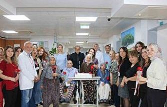 Yaşlılar haftasında palyatif servis hastalarına moral ziyareti