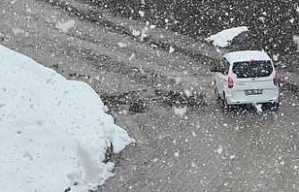 Yüksekova’da kar yağışı ve sis