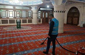 Yükümlülerden camilerin temizliğine destek