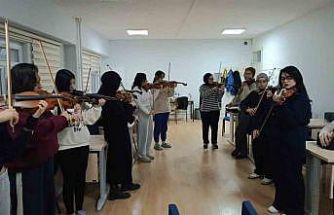 Yurt öğrencileri için keman kursu başladı