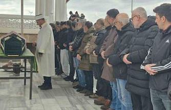 Yüz gerdirme ameliyatı sonrası hayatını kaybeden Sibel Yiyin, son yolculuğuna uğurlandı