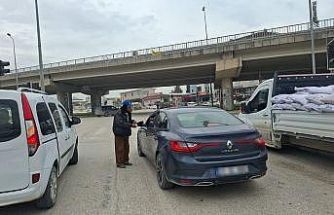 Zabıta operasyonuyla yakalanan dilencilerin üzerinde 4 bin TL’yi bulan para ele geçirildi