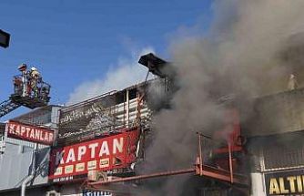 Zeytinburnu’nda sanayide çıkan yangın havadan görüntülendi