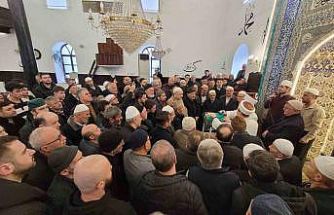 Ziyarete açılan Sakal-ı Şerif’i görmek isteyen vatandaşlar camiye akın etti