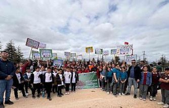 15 okuldan 230 öğrenci 115 fidanı toprakla buluşturdu