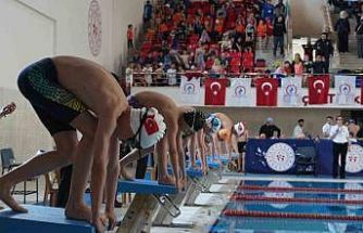 23 Nisan için kulaç attılar