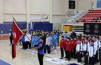 240 sporcunun katılımıyla hentbol küçükler yarı final müsabakaları başladı