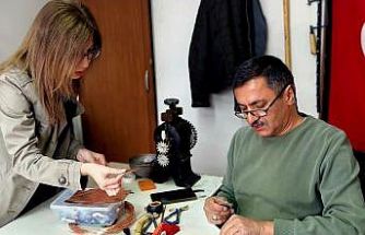 40 yıldır altın, gümüş ve bakıra ateşle şekil veriyor