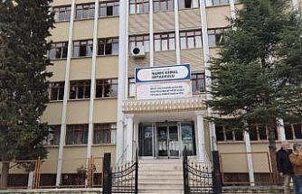 42 yıl 7 ay sonra emekli oldu: Son dersine yıllar önce mezun ettiği öğrencileri katıldı