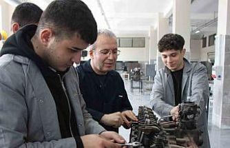 45 yaşında polislikten ayrılıp öğretmen oldu, emekliliğini 20 yıl uzattı