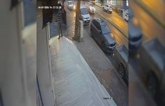 4 araca çarptı, hızını alamayıp markete daldı