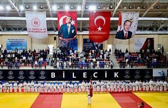 63 ilden 355 sporcu judo şampiyonası için Bilecik’te mücadele ediyor
