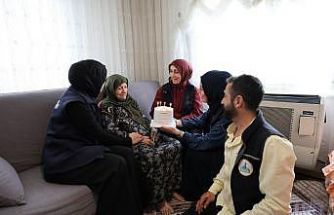 92 yaşındaki çınara doğum günü sürprizi