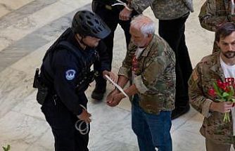 ABD Kongresinde İran savaşını protesto eden gazilere gözaltı