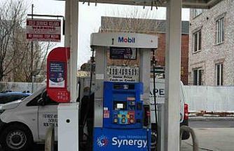 ABD’de ortalama benzin fiyatı 2022’den bu yana ilk kez 4 doların üzerinde