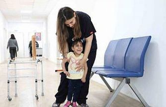 Ada Su’nun 2 yıl süren fizik tedaviyle ilk adımlarını atması yürekleri ısıttı