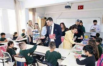 Adana’da çocuklar unutulmadı