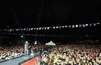 Adana’da yağmur altında Haluk Levent coşkusu