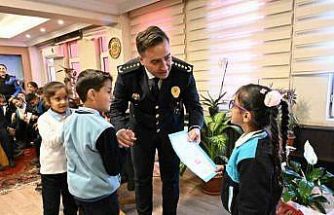 Ağrı’da öğrenciler Polis Haftası kapsamında emniyeti ziyaret etti