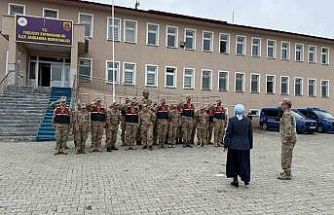 Ağrı’da özel bireyler askeri üniforma giyerek temsili askerlik yaptı