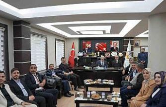 AK Parti heyeti Başkan Hallaç ile bir araya geldi