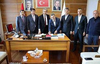 AK Parti’ye katılan Serik Belediye Başkanı Kumbul: "Hemşehrilerimize en iyi hizmeti sunmak amacıyla yeni bir yol yürümeye karar verdim"