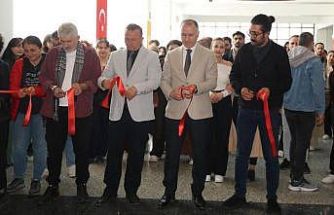 Akademisyenlerin yaptığı eserler sanatseverlerle buluştu