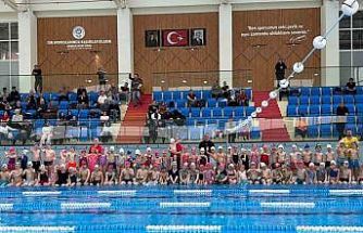 Akçaabat Belediyesi yüzme kursu ilk kursiyerlerini uğurladı