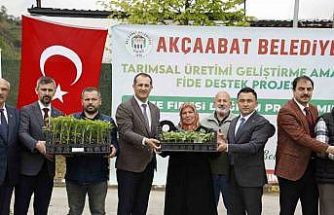 Akçaabat’ta üreticilere 25 bin sebze fidesi dağıtıldı