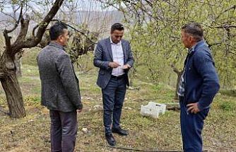 Akçadağ Belediye Başkanı Ulutaş, doludan etkilenen üreticileri ziyaret etti