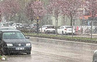 Aksaray’da Nisan ayında kar yağdı