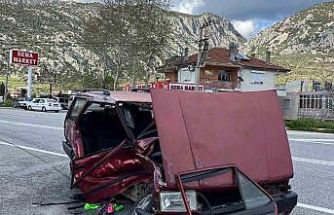 Akseki’de iki otomobil çarpıştı: 3 yaralı